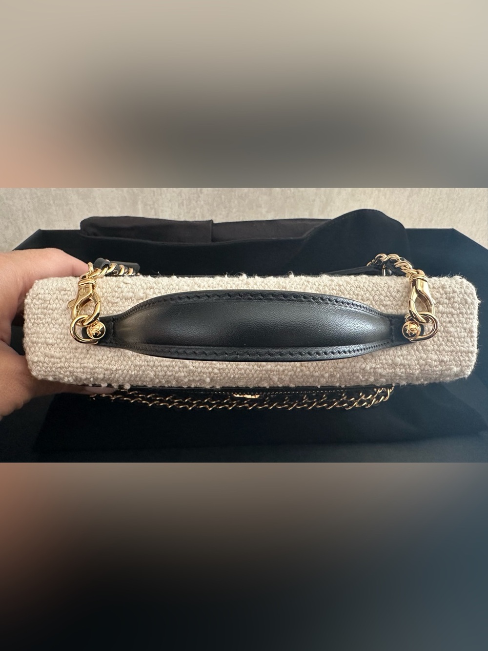 CHANEL Coco Beach 2026 Half Vanity Top-Handle Bag with Black Trim - Picture 6 of 13